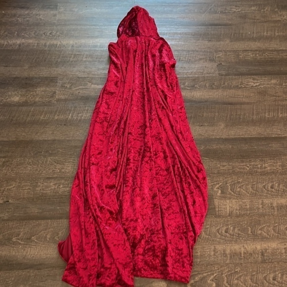 Crushed velvet hooded long cape - Picture 5 of 5